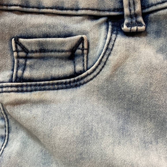 Kids Acid Jordache wash blue jeans Unisex for kids Size 14 in kids very strechy - Picture 5 of 6